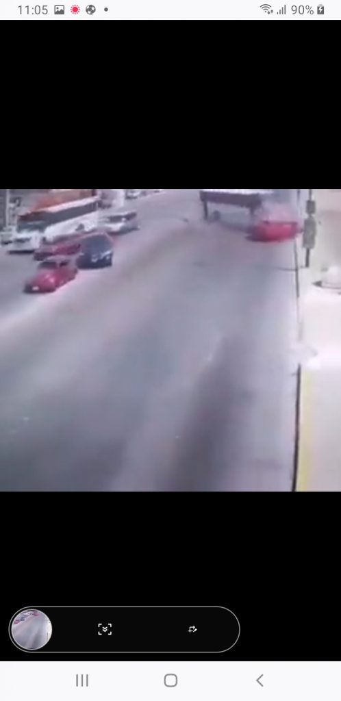 Video desde Puebla: Graban a unidad del transporte público que provocó accidente y muerte de dos personas en Amozoc