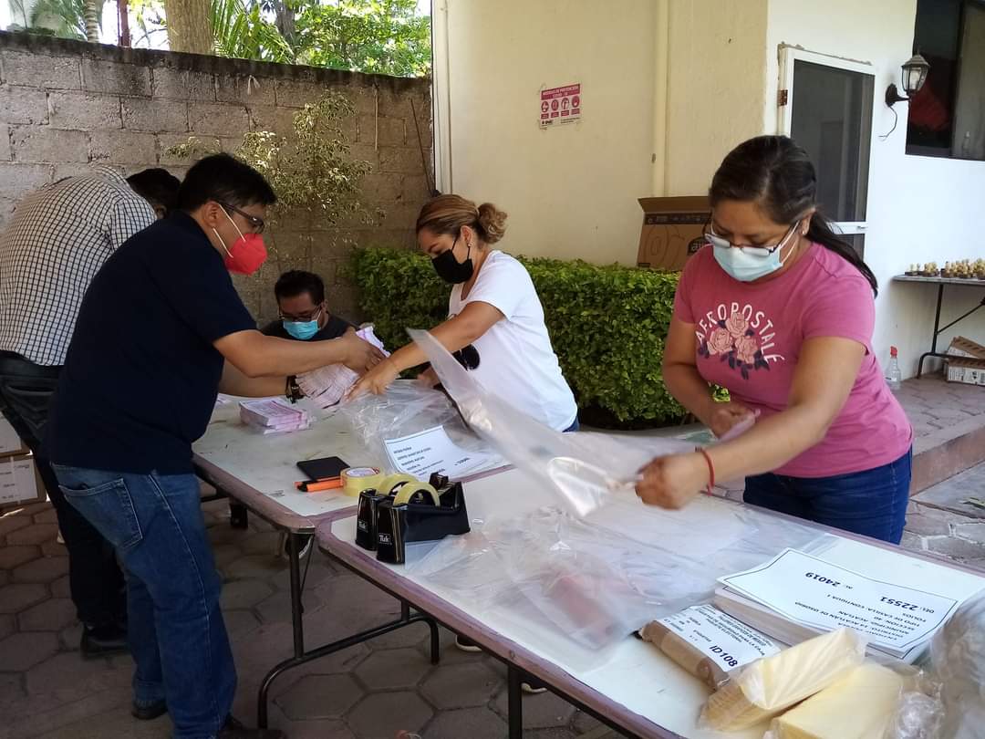 Recibe INE Puebla papeletas y material para revocación de mandato