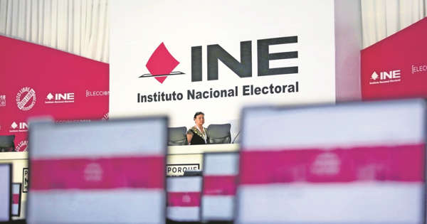 El PAN Puebla presenta dos quejas ante el INE contra Morena por colocación de espectaculares