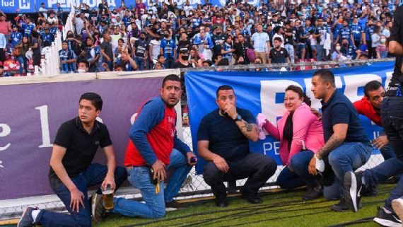 Propone gobierno medidas para seguridad en la Liga MX, entre ellas limitar venta de cerveza