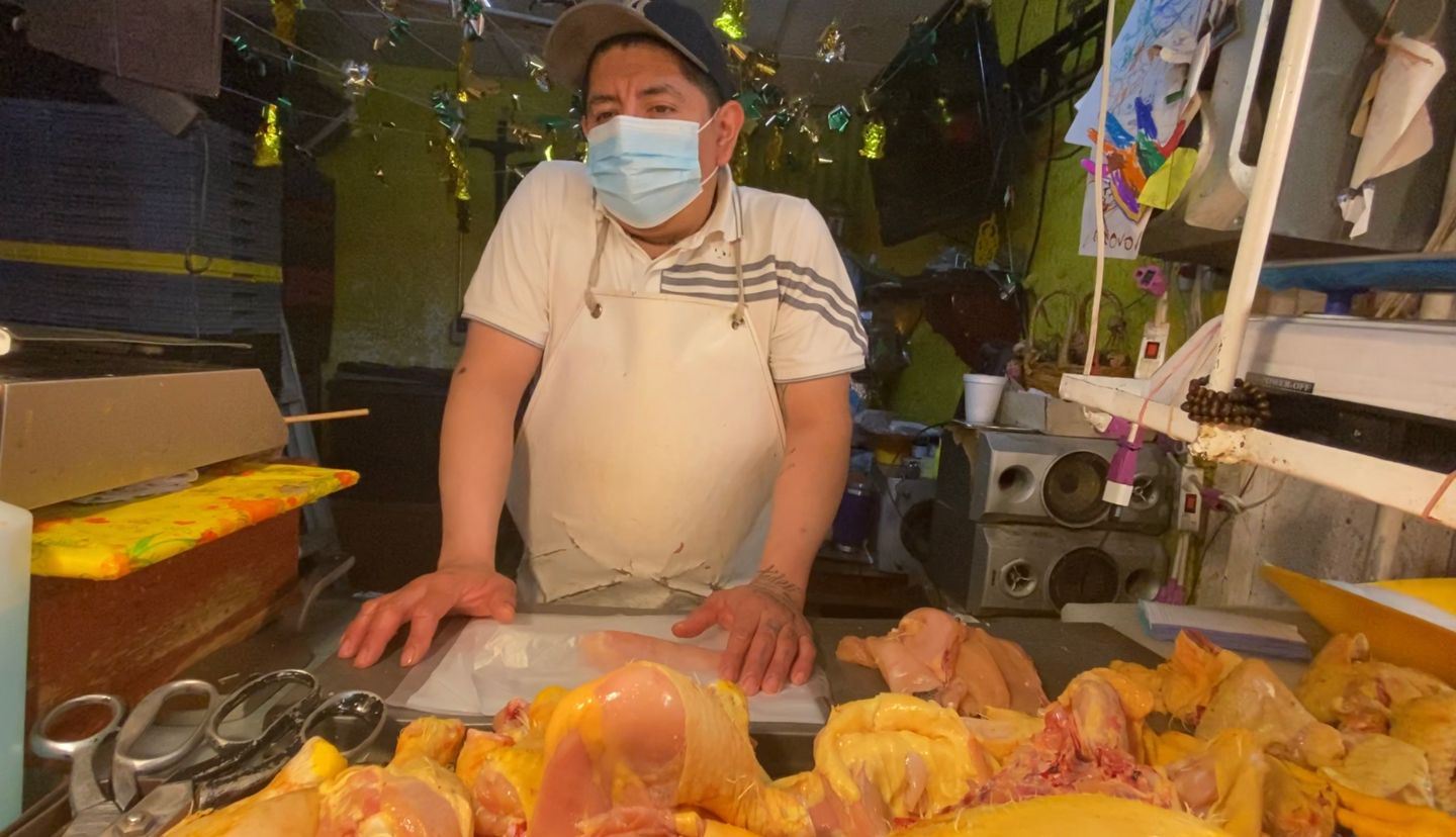 Guerra en Ucrania dispara el precio del pollo…en mercados de Puebla