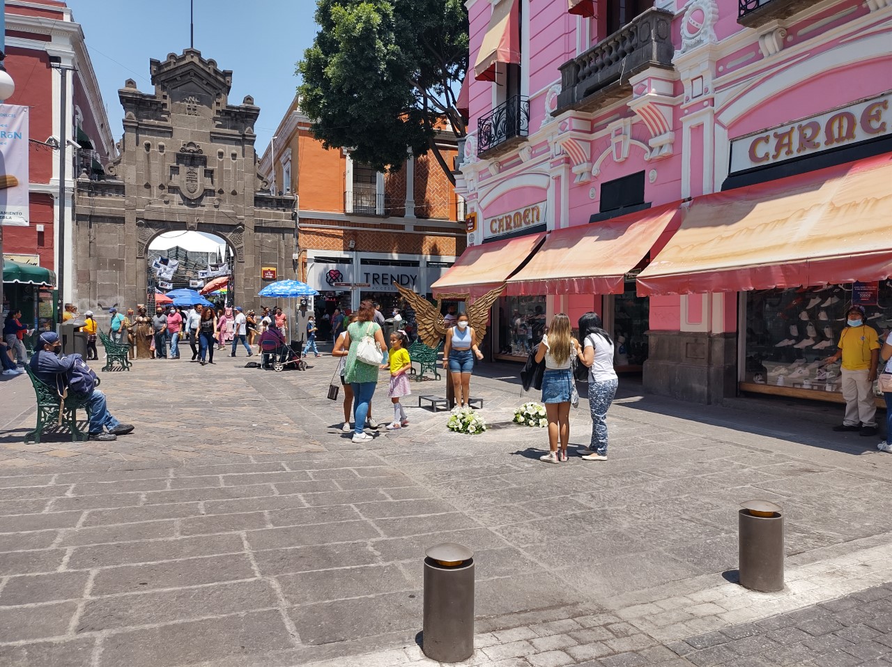 Calle 6 oriente registra alta afluencia de peatones en Semana Santa y se convierte en peatonal