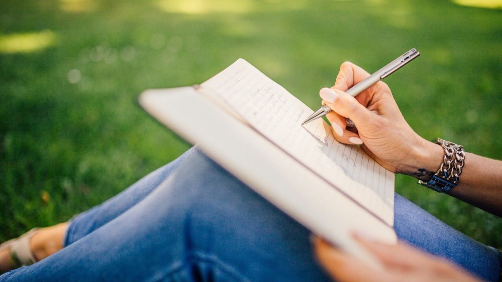 Educación municipal fomenta la escritura a través de “Te Cuento un Cuento” para jóvenes