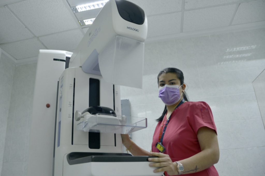 La mastografía no es un estudio doloroso, pero implica tener empatía con las pacientes: Lizzet Sánchez Cortés, radióloga del HUP