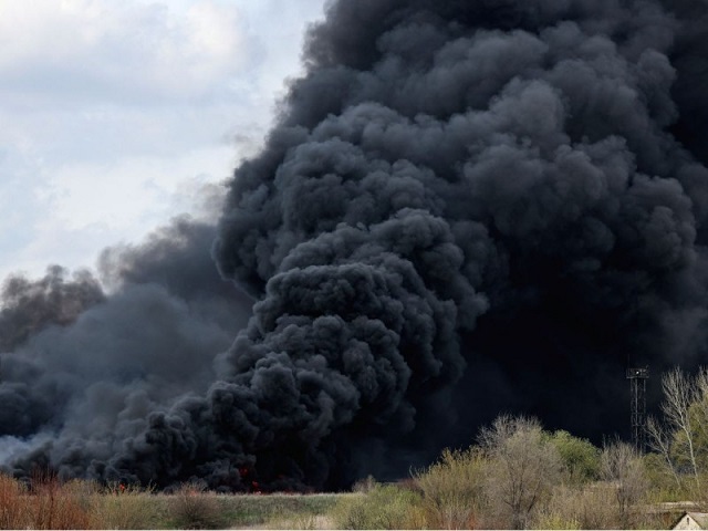 Rusia ataca refinería de petróleo en el este de Ucrania