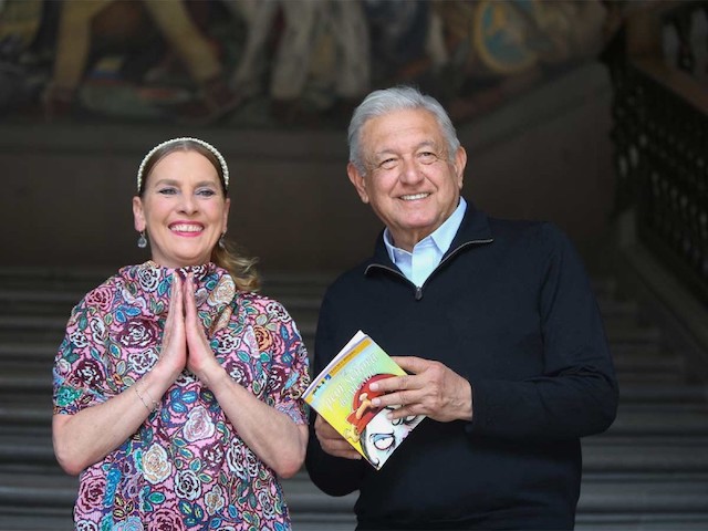 En el Día del Niño, López Obrador y Gutiérrez Müller leen ‘La peor señora del mundo’