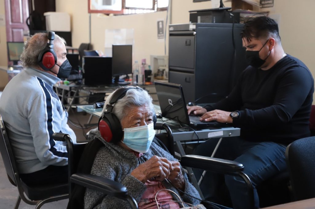 Realiza SEDIF jornada extraordinaria de entrega de aparatos auditivos en la capital