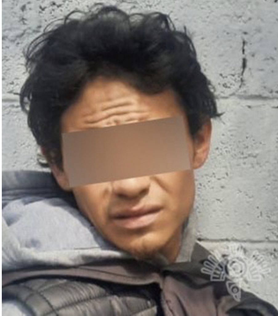 En Atlixco, Policía Estatal detiene a hombre en posesión de aparente droga