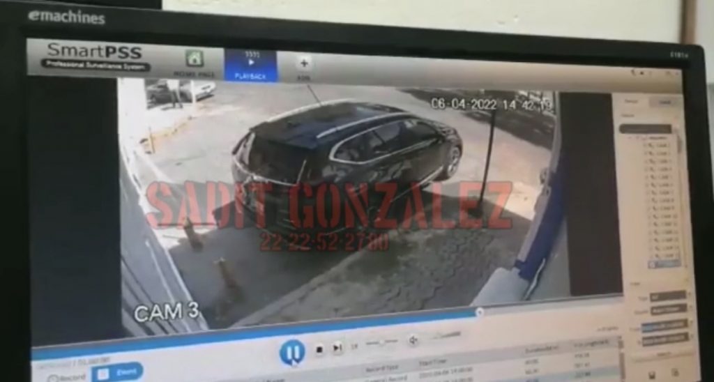 Con escaner y en menos de un minuto se roban una camioneta en Puebla Capital.