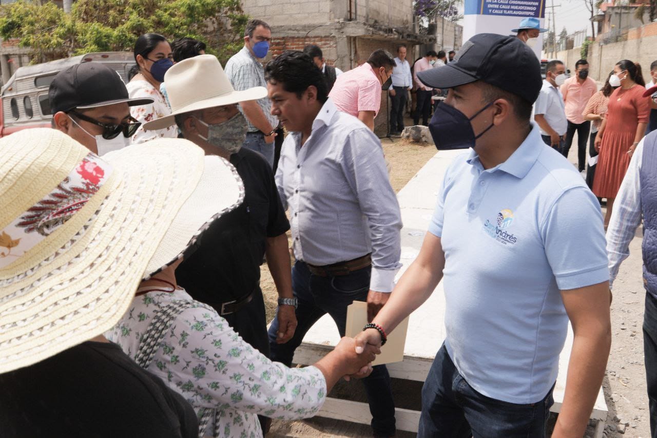 Mundo Tlatehui inicia adoquinamiento en Acatepec