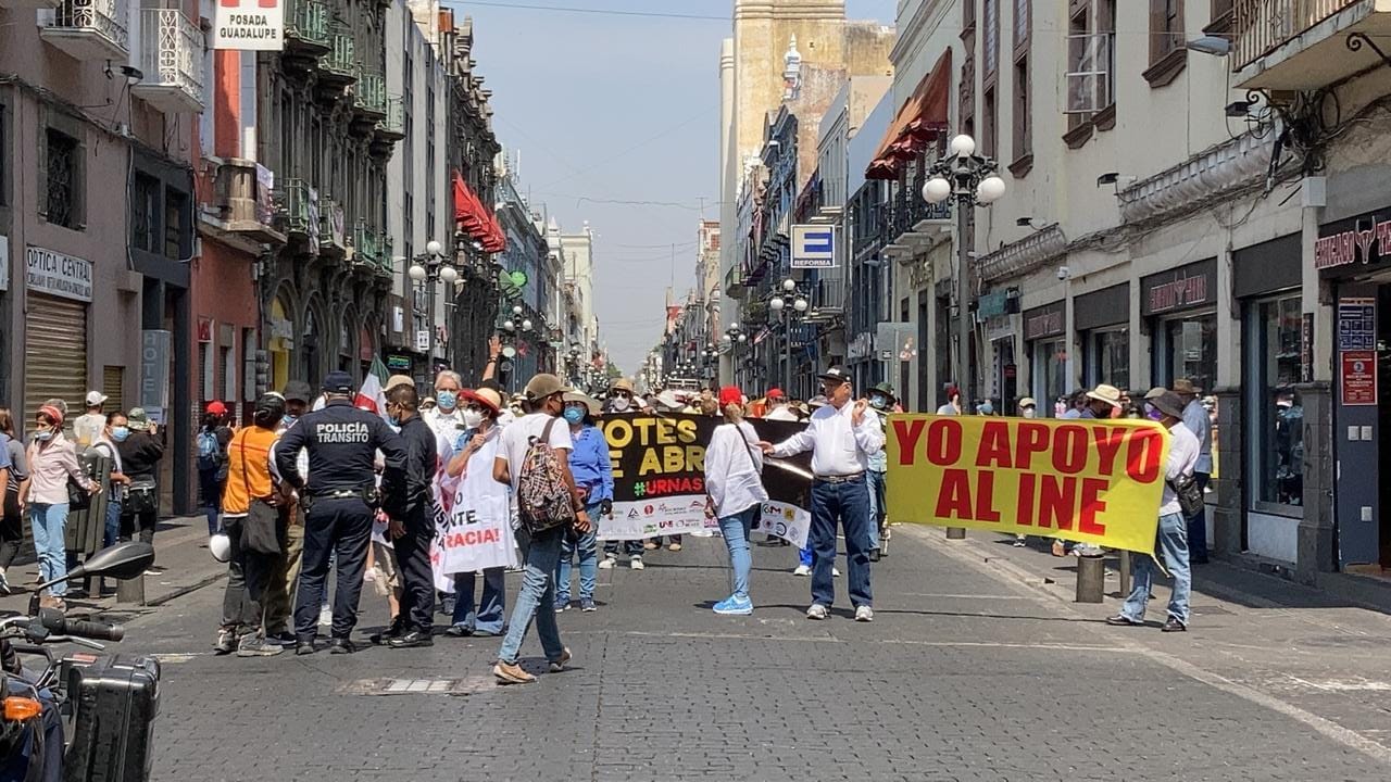 Poblanos salieron a las principales calles de la ciudad para rechazar la revocación de mandato