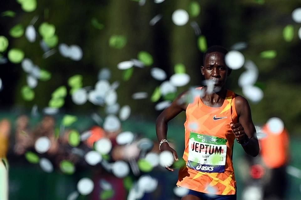 Judith Jeptum ganó y rompió el récord del Maratón de París