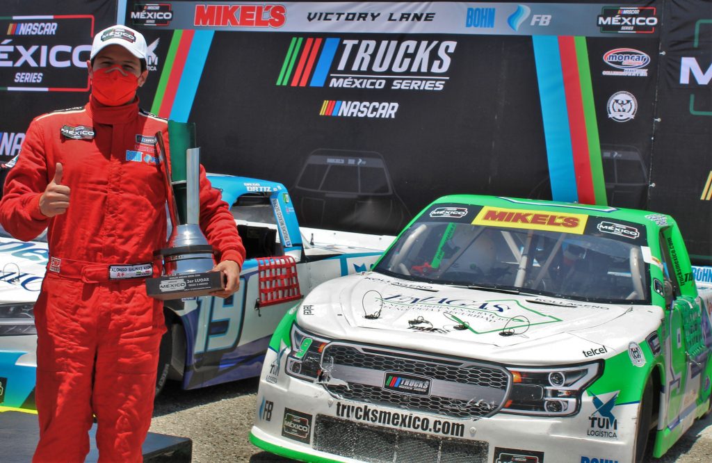 Alonso Salinas consigue podio y Víctor Gama concreta buen debut en las Trucks