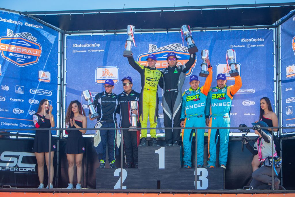 Víctor Barrales y Paul Jourdain, arrancaron con doble triunfo de la GTM Light en Guadalajara