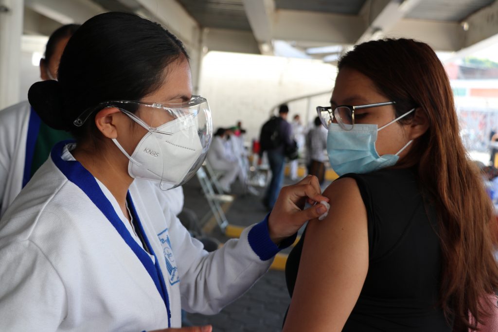 Recuerda ISSSTEP sus seis sedes de vacunación contra COVID-19