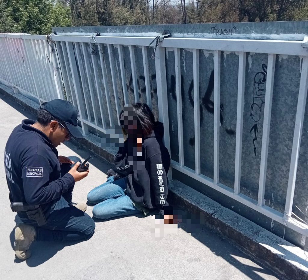 Policía de Tlaxcala capital evita suicidio de una joven