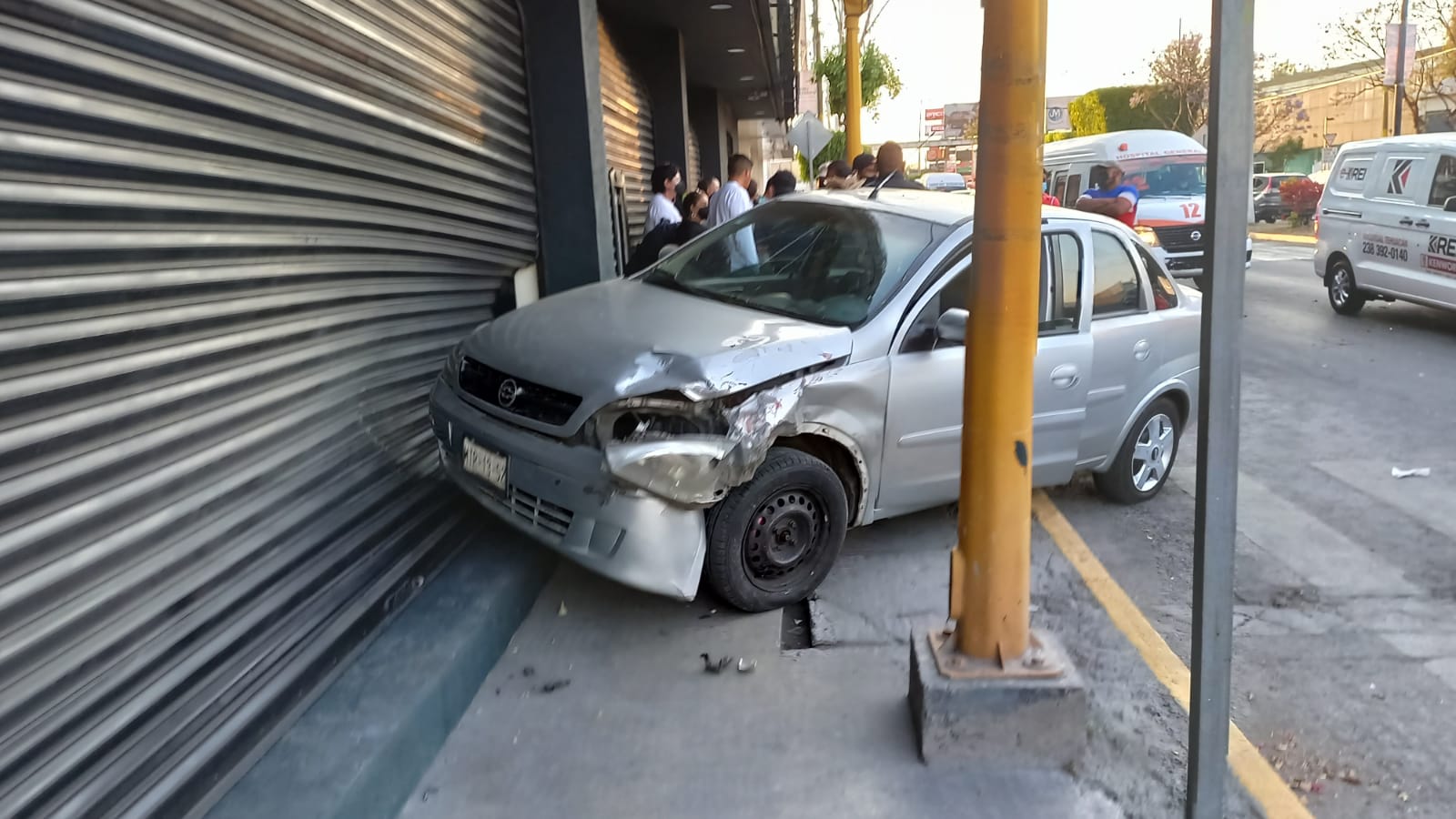 Dos lesionados deja aparatoso accidente en Tehuacán