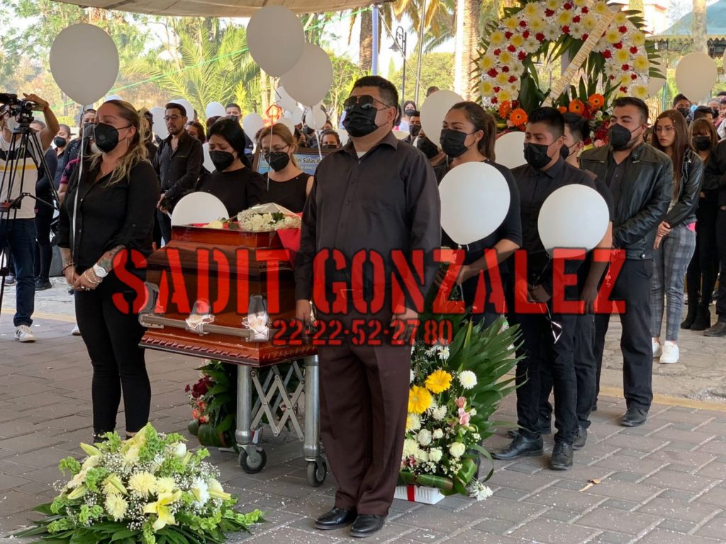 Entre gritos de justicia, dan último adiós al excontralor de Palmar Bravo muerto por júnior ebrio el domingo pasado