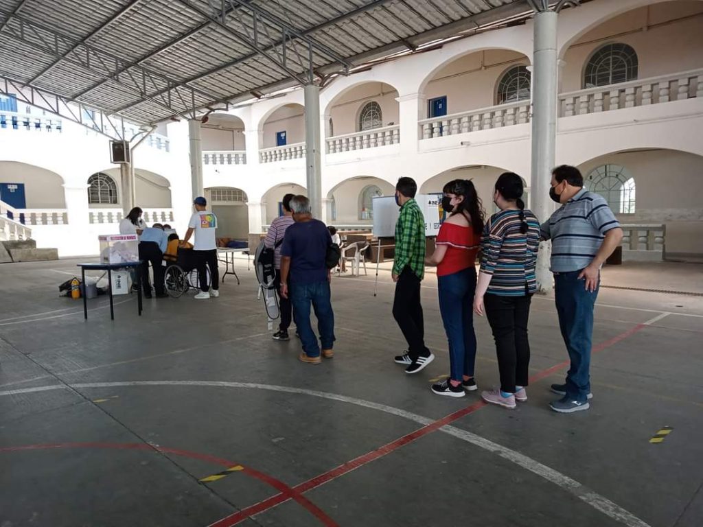 Casillas lejanas, baja afluencia de votantes y predominio de personas mayores,  la revocación de mandato en Huauchinango