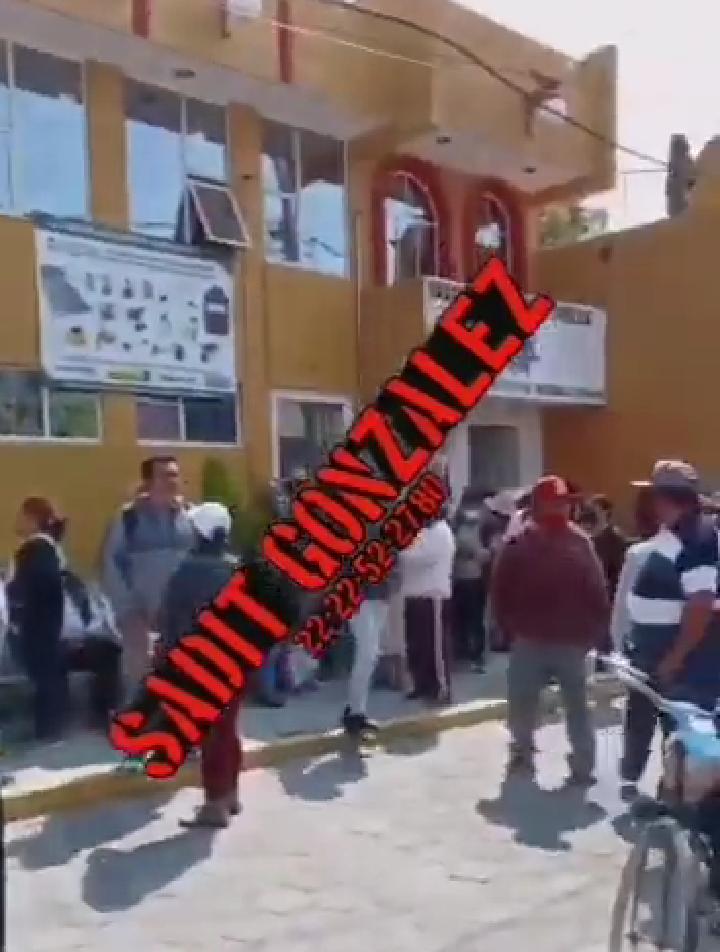 Video desde Puebla: Detienen a presunto ladrón en Tepatlaxco y el presidente amaga con dejarlo escapar