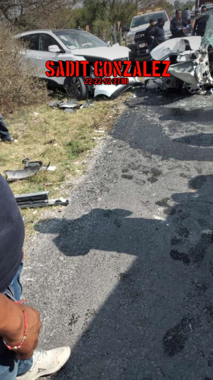 Choque frontal deja dos heridos en la carretera a Tecali