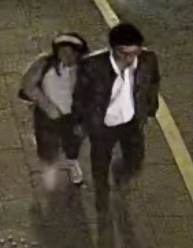 Video desde Puebla: En Teziutlán exhiben a pareja acusada de robar autopartes