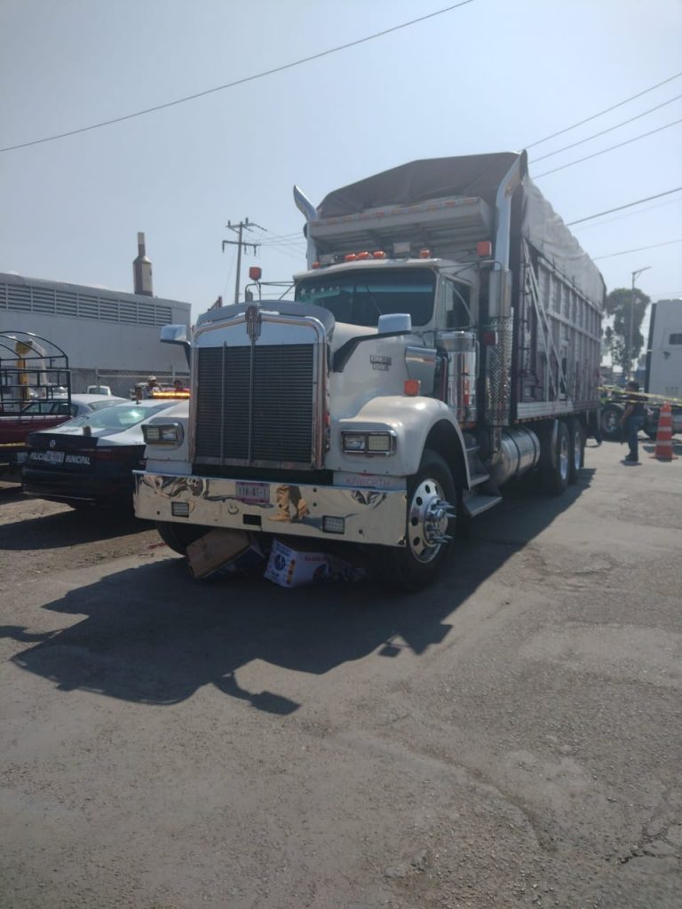 Camionero aplasta y mata a diablero en la Central de Abasto Puebla