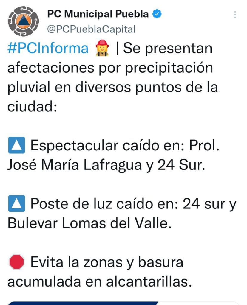 Caída de un espectacular, entre los daños por la lluvia de este día