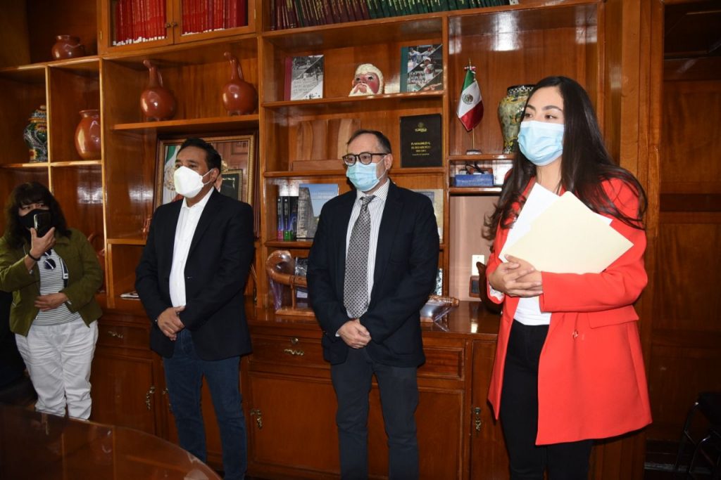 Reconoce Tlaxcala Capital labor de jóvenes traductores en Tour de Voleibol