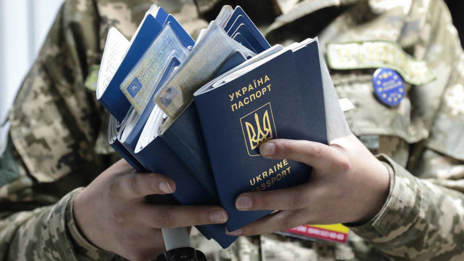 Guerra en Ucrania exacerba las diferencias entre los pasaportes en el mundo: Índice Henley