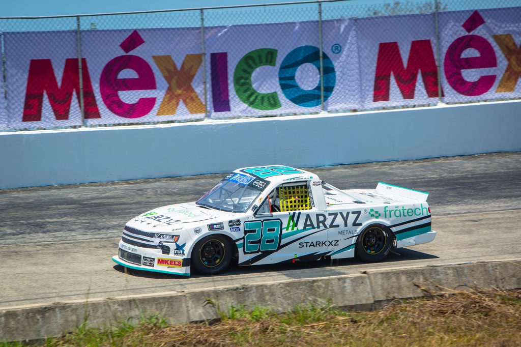 Top 5 para la Escudería Arzyz-Fratech-Starkxz a manos de Enrique Baca en NASCAR México