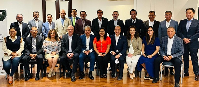 Augusta Díaz de Rivera se reúne con el Consejo Coordinador Empresarial y el Coordinador en el senado, Julen Rementería