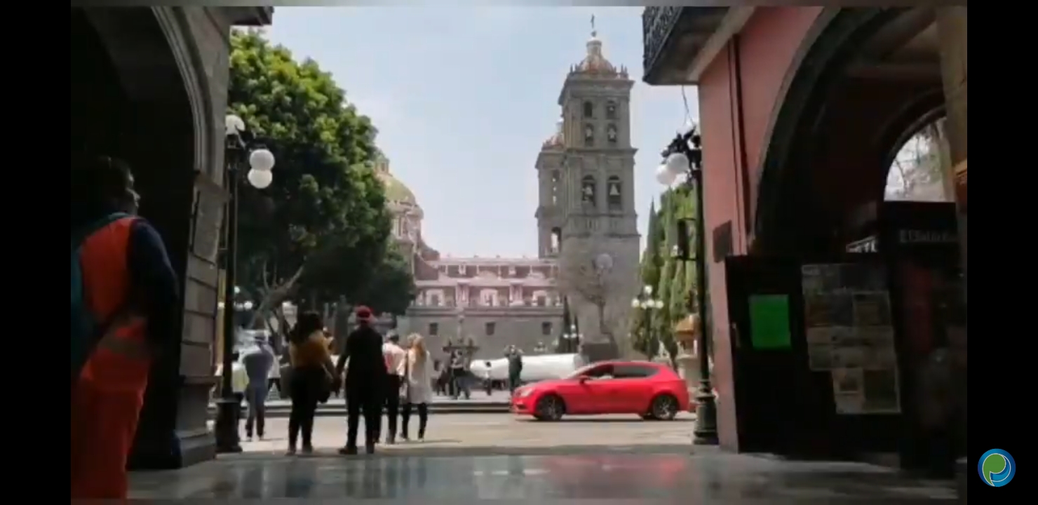 Video desde Puebla: Turistas aprovechan vacaciones en el centro histórico y la catedral