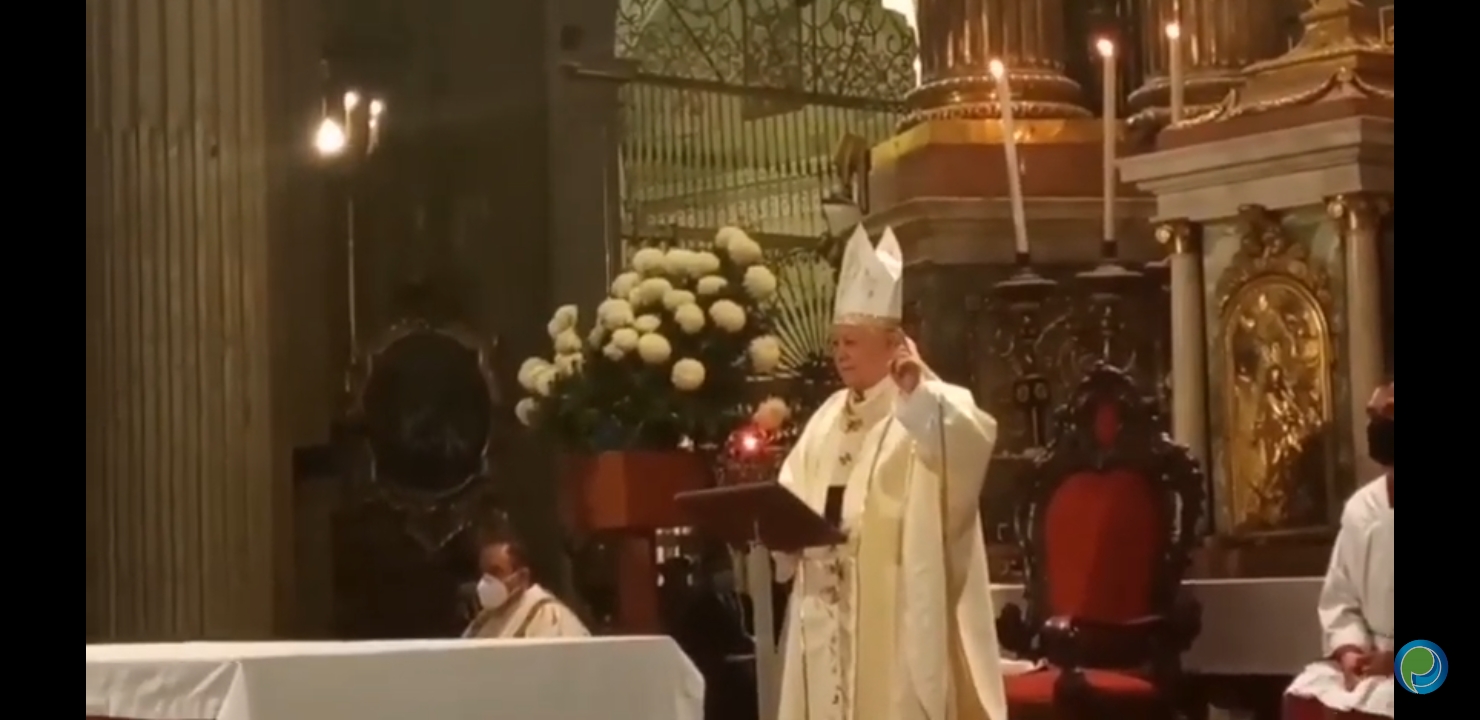 Video desde Puebla: Arzobispo Víctor Sánchez realiza la misa de jueves santo