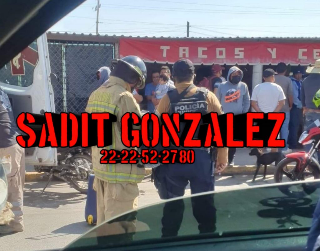 Borracho choca contra puesto de tacos sobre la federal a Tehuacán a la altura de San Jerónimo Ocotitlán