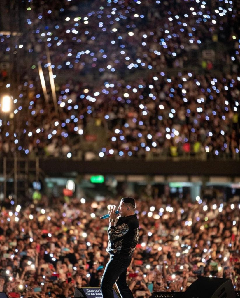 Grupo Firme uno de los talentos de TuStreams