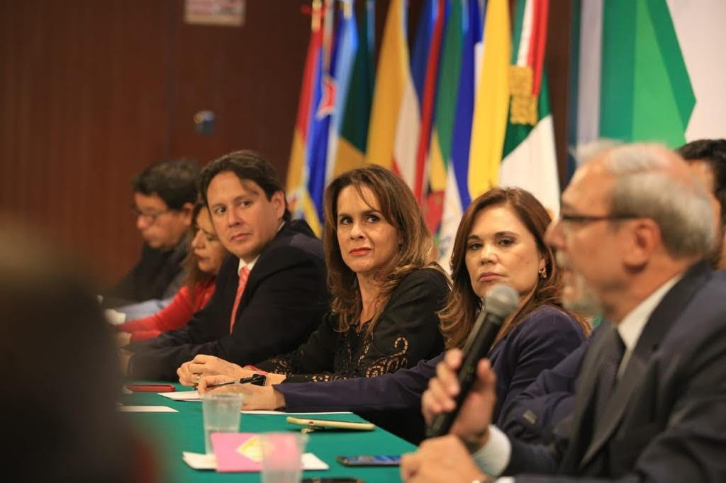 Líderes internacionales piden detener ataques a legisladores mexicanos