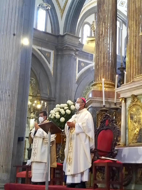 Pide obispo auxiliar de Puebla por las víctimas de guerra, la pandemia y “niños que no han dejado nacer”