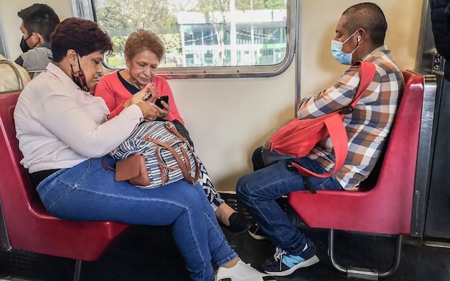 Aplicarán vacuna contra Covid-19 en estaciones del Metro de la CDMX