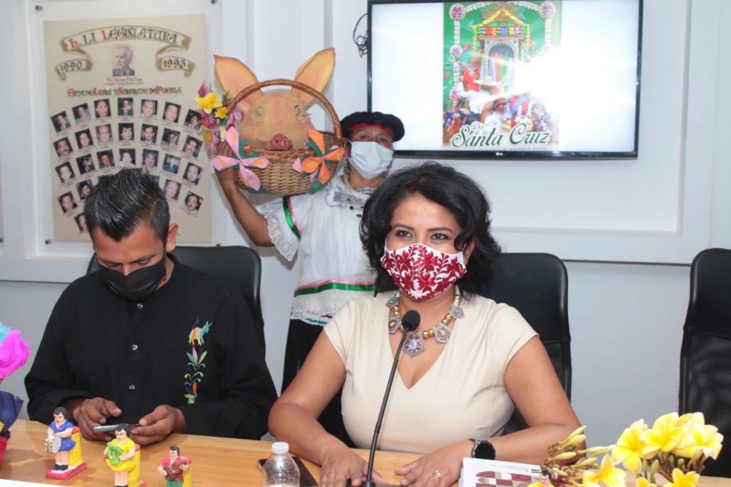 Presentan en el Congreso del Estado festividades por el Día de la Santa Cruz en Huaquechula