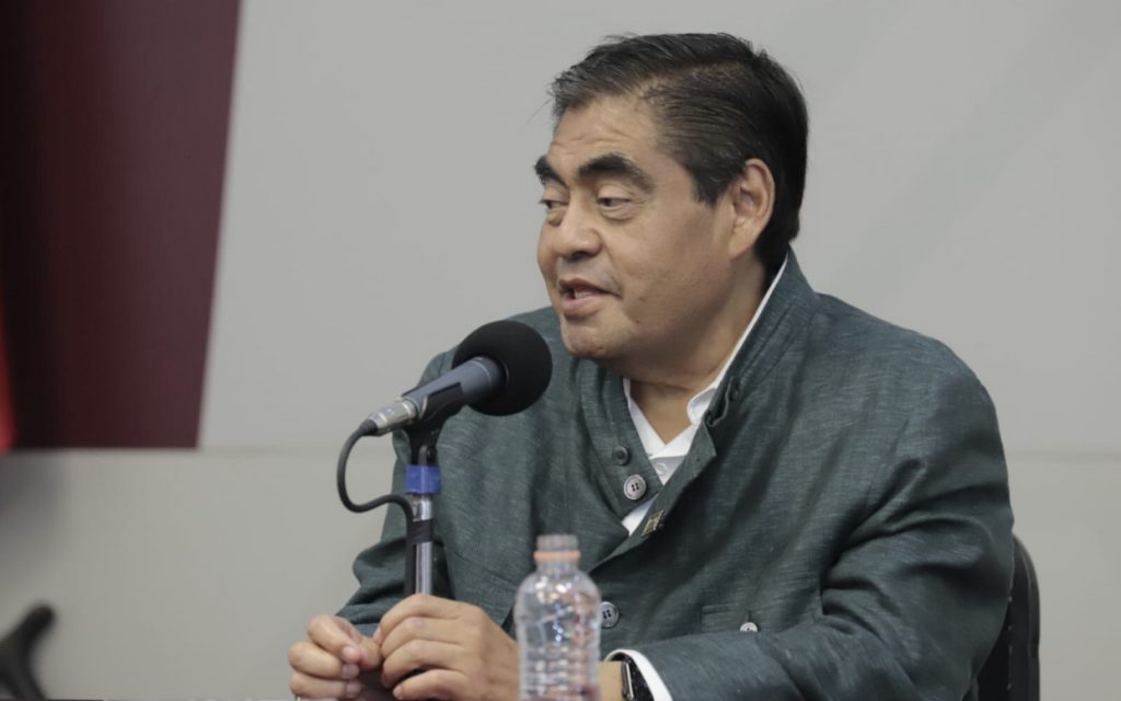 Video desde Puebla: AMLO presidirá de principio a fin del desfile del 5 de mayo, confirmó Miguel Barbosa