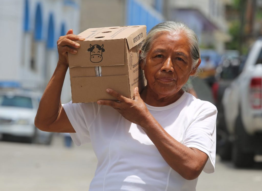Con sistemas fotovoltaicos y captación pluvial, Bienestar beneficia a habitantes de Sierra Norte