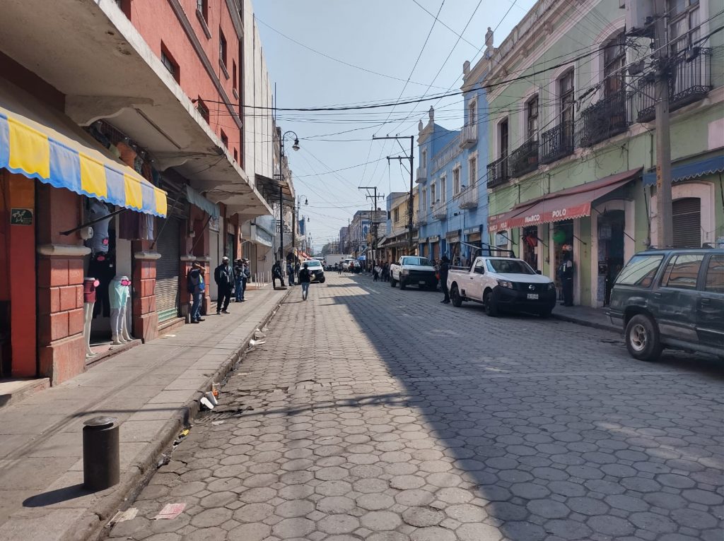 Ayuntamiento de Puebla retira ambulantes de la calle 3 norte entre 16 y 12 poniente