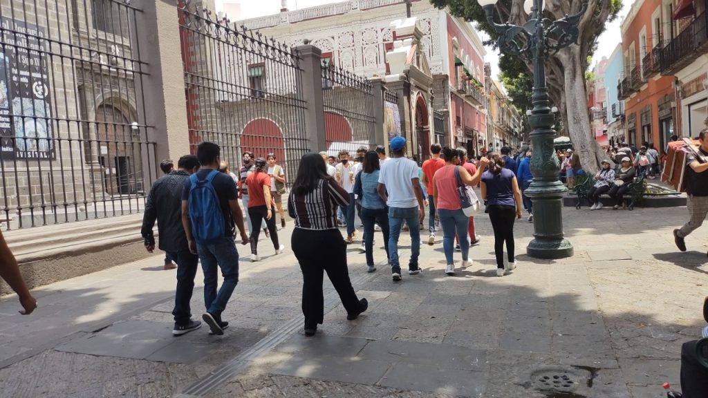 Poblanos y turistas continúan con incremento de movilidad