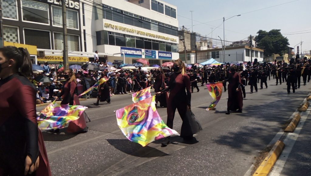 Con colorido y trajes típicos cierra el desfile 5 de mayo en su 160 aniversario