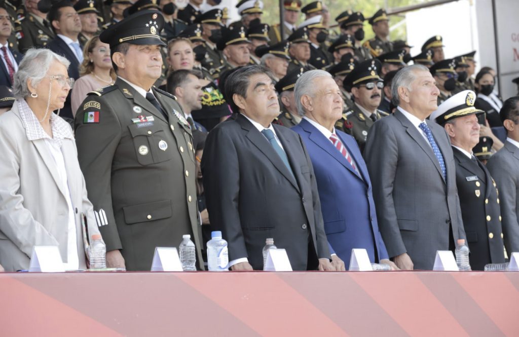 Celebra Puebla 5 de mayo; AMLO y Barbosa Huerta encabezan desfile cívico-militar