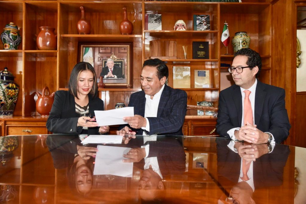 Firma Jorge Corichi convenio con FONACOT para otorgar créditos a empleados municipales de Tlaxcala capital