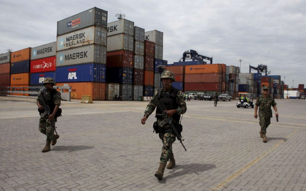 Entregan a militares el control total de las aduanas