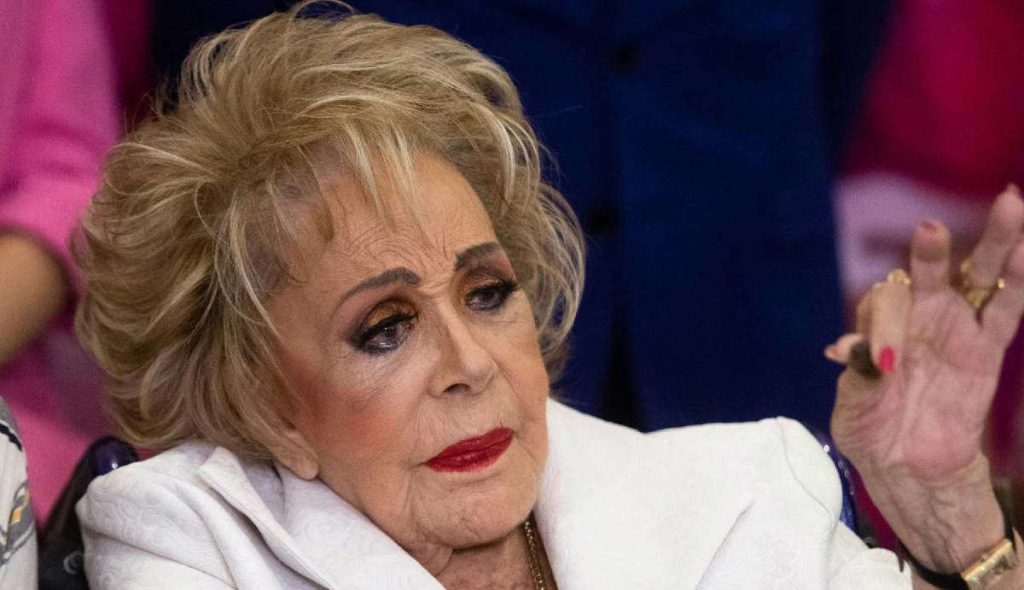 Silvia Pinal se ausentó de obra de teatro por complicaciones en su presión arterial
