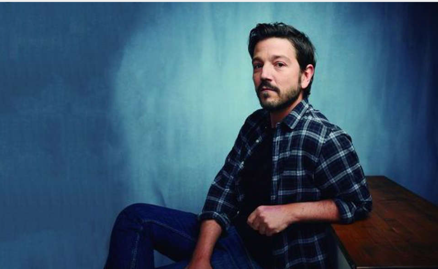 ¡Orgullo mexicano! Diego Luna gana premio honorífico en el Festival de Cine de Huesca